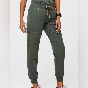 🎉NWT Figs Zamora Joggers Size S Moss Green!